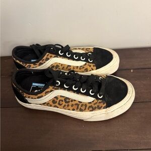 Vans Old Skool Leopard Print Sneakers Womens Size 6 Black White Low Top Skate